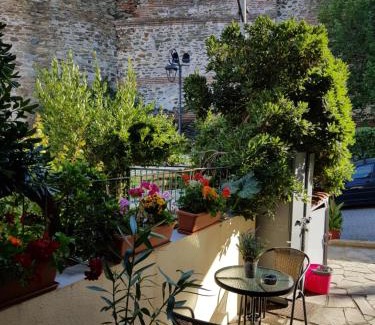 Ano Poli Apartamento | Frida's House in Old Town Thessaloniki