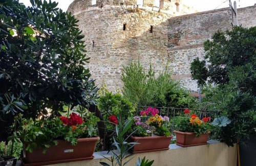 Ano Poli Apartamento | Frida's House in Old Town Thessaloniki