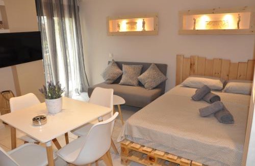 Ano Poli Apartamento | Frida's House in Old Town Thessaloniki