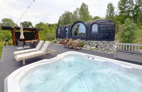 Comarnic Otro | Friday Inn Igloo - Intimitate, Jacuzzi, Natura, Priveliste & Iaz - Escapadă romantică premium la o oră de Bucuresti - Eco Friendly Micro-Resort