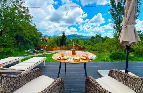 Comarnic Otro | Friday Inn Igloo - Intimitate, Jacuzzi, Natura, Priveliste & Iaz - Escapadă romantică premium la o oră de Bucuresti - Eco Friendly Micro-Resort