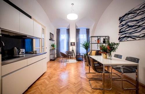 Hradcany Apartamento | Friday Songs 'Lujoso apartamento de 1 dormitorio junto al puente de Carlos y el Castillo de Praga.