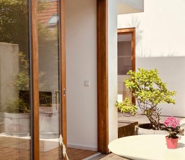 Warnemuende Apartamento | "Friedrich und Franz" by FeWoZauber, 8 Pers, Zentral, 250m Strand, Tiefgarage, Design Architektur