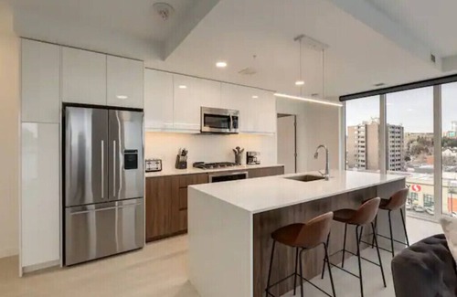Sunnyside Condominio | *Friendly* City Suite in Kensington *2bed+2Bath*