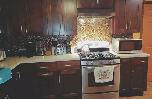 Compton Casa | Friendly Entire House W/ Big Backyard @Compton