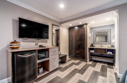 East Whittier Hotel | Friendly Hills Inn
