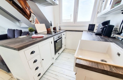 Dersdorf Condominio | Estudio de techo brillante cerca de Colonia y Bonn por Friendly Homes