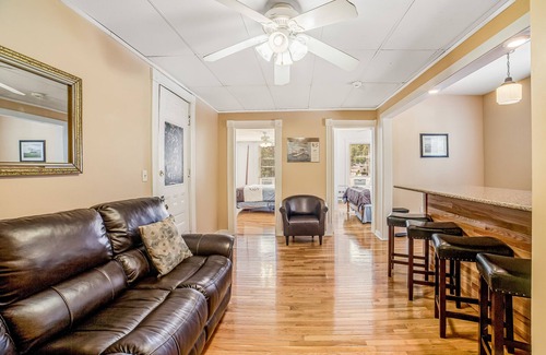 Hammondsport Casa | Friendly Inn with Full Kitchens, City View, and WiFi - Close to Keuka Lake!