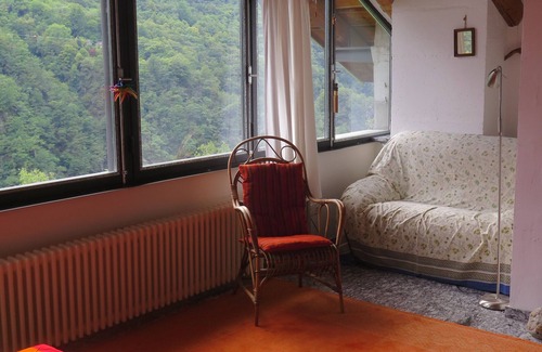 Cavigliano Casa | Amistoso casa luminosa con preciosas vistas de los picos y los antiguos pueblos de montaña