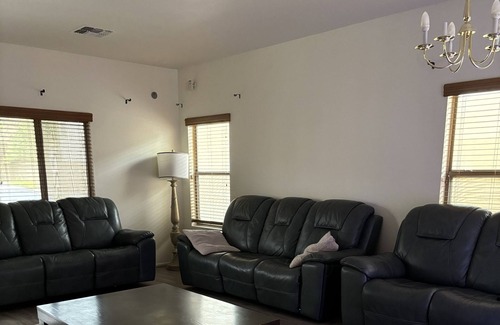 Avondale Casa | Friendly peaceful home in a good neighborhood