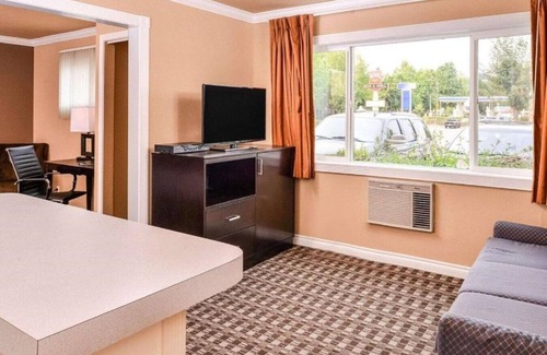 Kent Casa | Friendly service and value near Riverbend Golf Course !