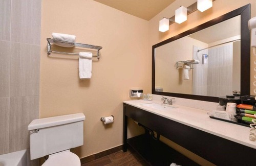 Kent Casa | Friendly service and value near Riverbend Golf Course !
