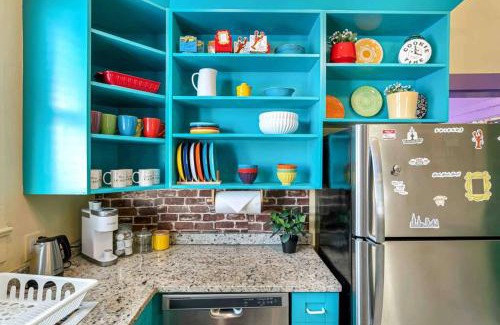 East Ybor Casa | FRIENDS AIRBNB Themed 2bed 2bath walkable to all of Ybor
