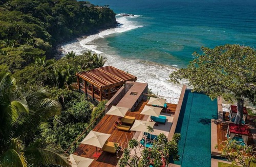 Lo de Marcos Casa | Friends and Family Gulf Getaway! Outdoor Pools, Beachfront, Free Parking!