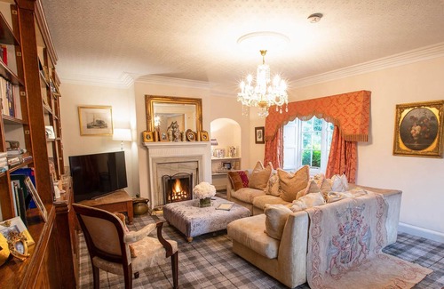 Alkborough Casa | Friends and family mansion with huge grounds and tennis court. Dog friendly