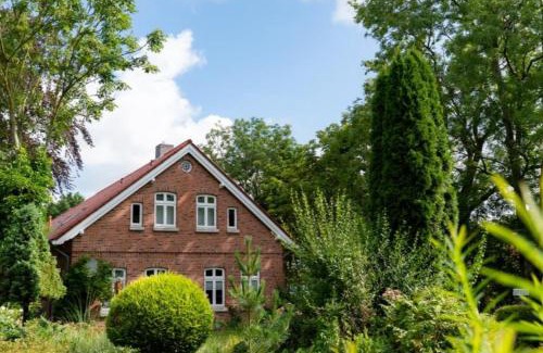Utarp Apartamento | Friesenwind - Hochwertige Ferienwohnung mit Gartenoase