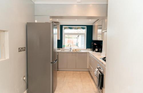 Frimley Apartamento | Frimley Sleeps 5 Free WiFi & Parking