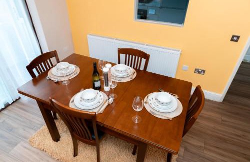 Frimley Apartamento | Frimley Sleeps 5 Free WiFi & Parking