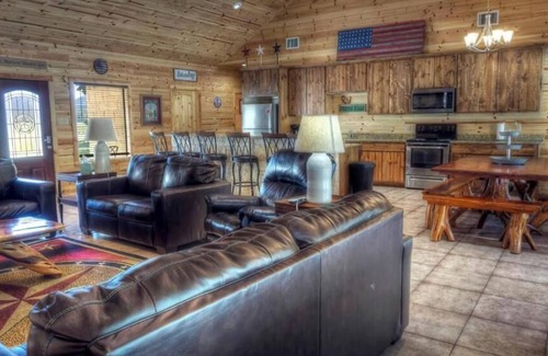 Leakey Otro | Frio Pecan Farm House 25