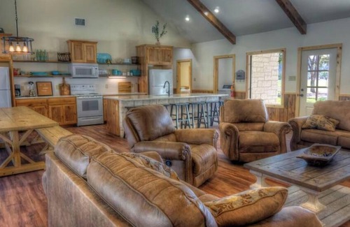 Leakey Otro | Frio Pecan Farm House 33
