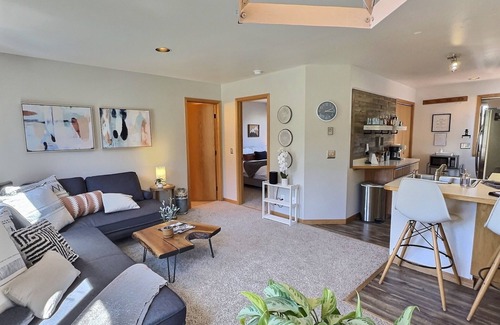 Frisco Apartamento | Frisco Mountain View Flat, cerca de Vail, Breck y Lake Dillon con garaje. Mascotas ok :)