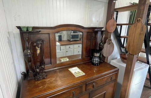 Alvin Cabina | ~ Frog & Toads Cozy Cove ~ A tiny home with a big personality!