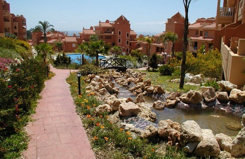 Urbanización Hacienda las Chapas Apartamento | DESDE £ 245pw, 3bed Capacidad 7 CABOPINO, MARBELLA, BALCON ORIENTADO AL SUR