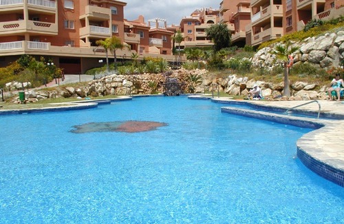Urbanización Hacienda las Chapas Apartamento | DESDE £ 245pw, 3bed Capacidad 7 CABOPINO, MARBELLA, BALCON ORIENTADO AL SUR