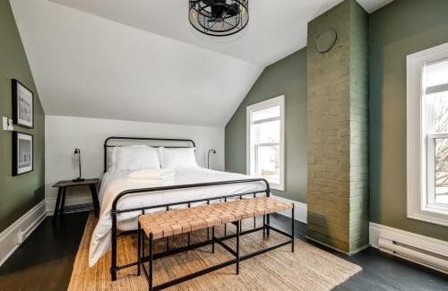 Picton Apartamento | From HGTV Marigold Suite in county farmhouse