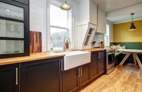 Picton Apartamento | From HGTV Marigold Suite in county farmhouse