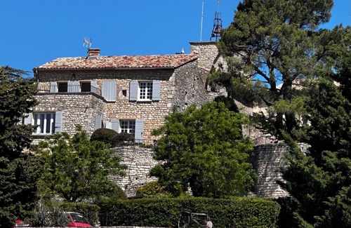 Murs Casa | From the top of its terraces and garden, breathtaking views of the Luberon