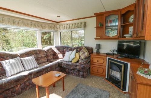 Cylch-Y-Garn Casa | Fron Dderw Caravan