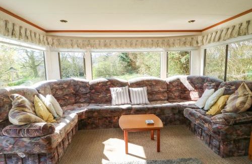 Cylch-Y-Garn Casa | Fron Dderw Caravan