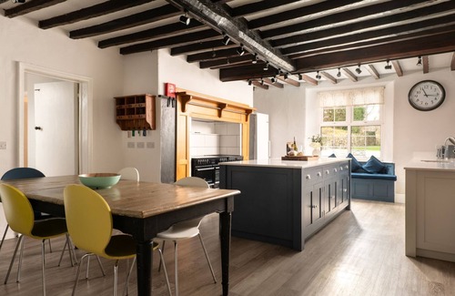 Bala Casa | FRON DDERW, pet friendly, character holiday cottage in Bala