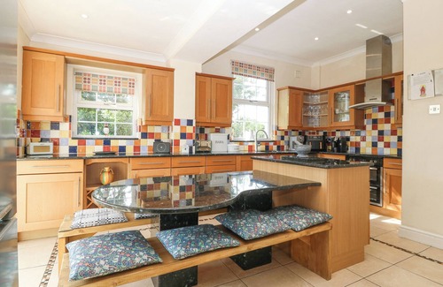 Llandwrog Cabaña | FRON EMRYS, pet friendly, luxury holiday cottage in Caernarfon