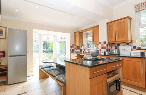 Llandwrog Cabaña | FRON EMRYS, pet friendly, luxury holiday cottage in Caernarfon