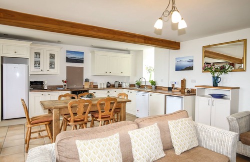 Nefyn Cabaña | FRON FAWR, family friendly, with open fire in Nefyn