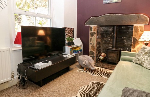 Corris Casa | FRON GOCH, pet friendly, character holiday cottage in Corris