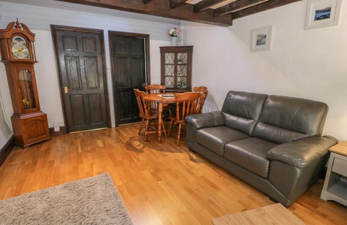Brynrefail Casa | Fron Goed