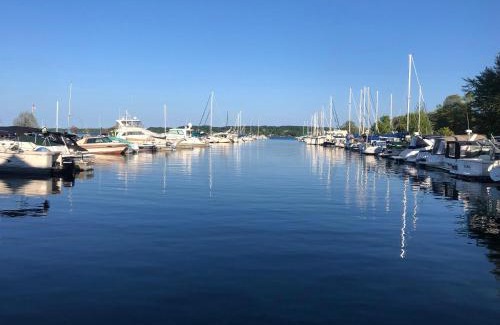 Suttons Bay Casa | Front Cottage "Green Shutter"
