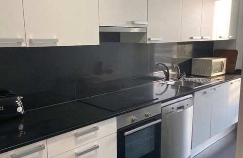 Badalona Apartamento | Primera línea de playa frente al puerto