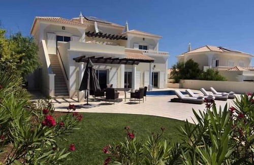 Porto de Mos Villa | Impresionante villa con hermosas vistas al mar ininterrumpidas de 180 grados