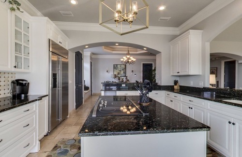 Avalon Beach Estates Casa | Front Row Beach House 6BR/5.5 bath private pool and private beach access.