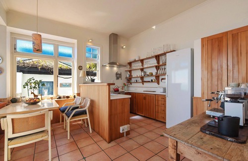 Nelson Casa | Front row seats to Nelson's spectacular waterfront 'show'!