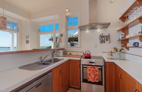 Nelson Casa | Front row seats to Nelson's spectacular waterfront 'show'!