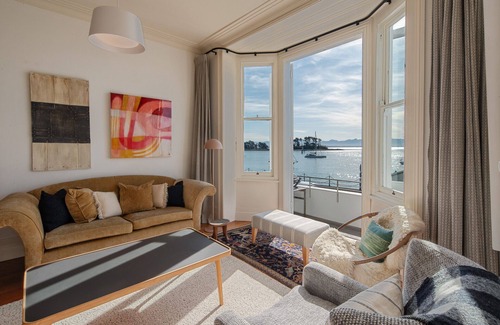Nelson Casa | Front row seats to Nelson's spectacular waterfront 'show'!