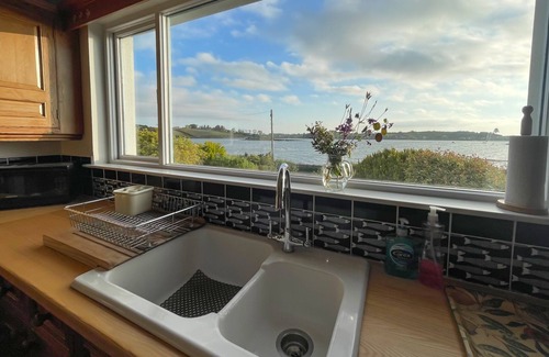 Newtownards Casa | Front row to sea, walking distance to restaurant