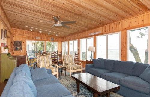 Covert Casa | Front seat view of Lake Michigan for beautiful sunsets and crashing waves