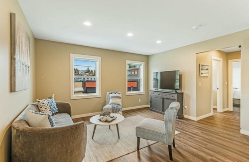 Poulsbo Hotel | Front Street Suite