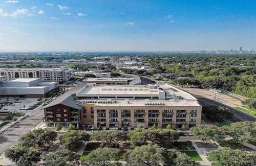 Highland Apartamento | Frontdesk | 1 BR Apt near Texas Capitol
